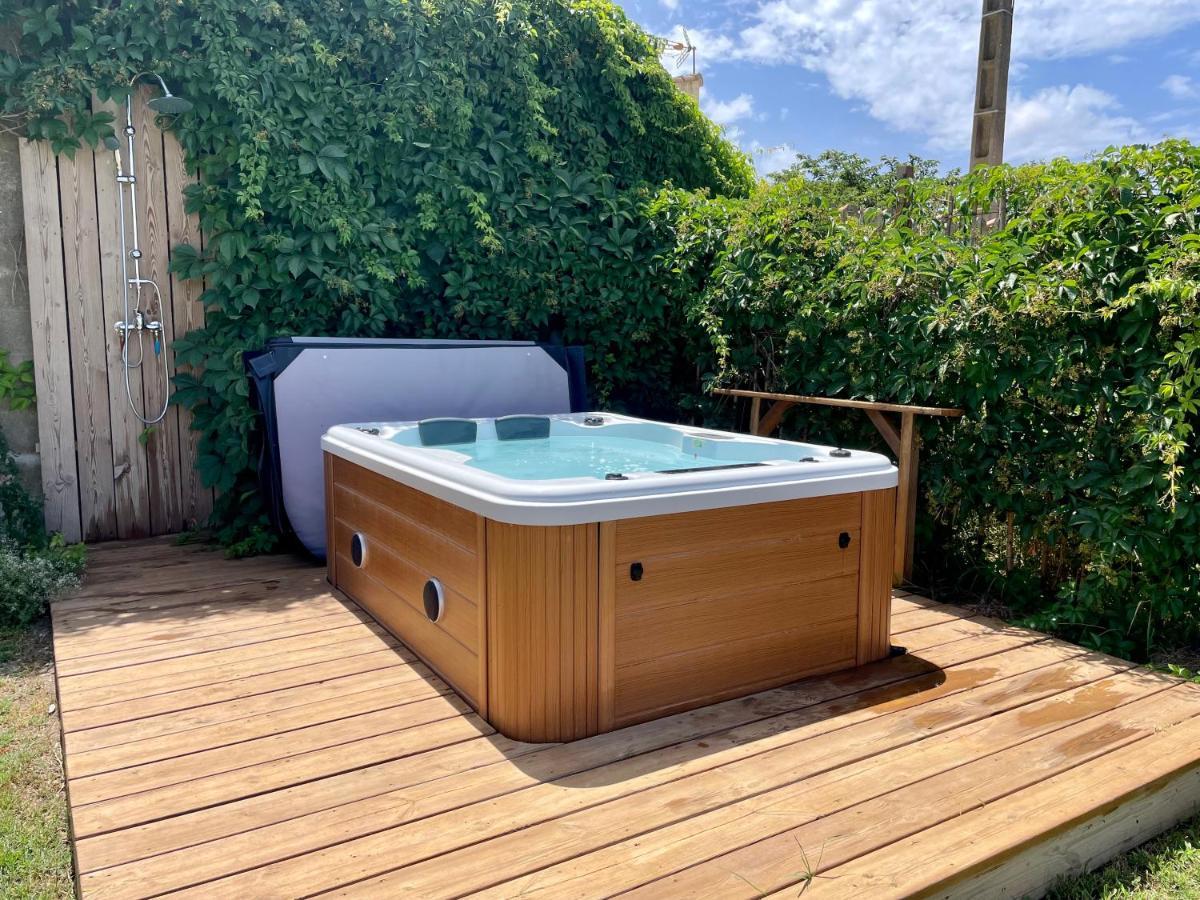 Myinsolite - Tiny-House, Jacuzzi, Brasero, Piscine Айга-Мортас Екстериор снимка