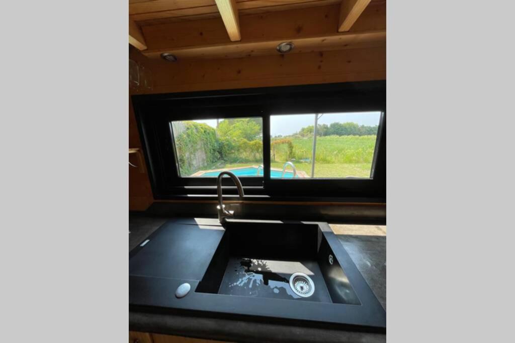 Myinsolite - Tiny-House, Jacuzzi, Brasero, Piscine Айга-Мортас Екстериор снимка